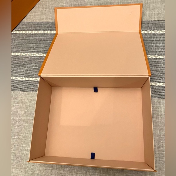 Authentic Louis Vuitton magnetic flap-lid box (14.5”x10.25”x5”) and shopping bag - Picture 5 of 15